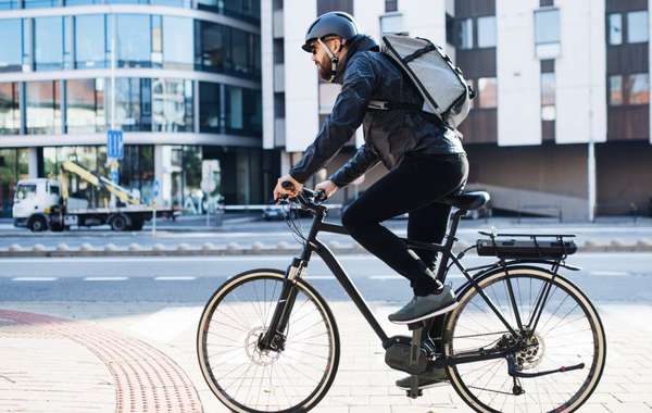 电动自行车和电动滑板车——绿色交通工具