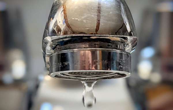 如何轻松修理漏水或滴水的水龙头